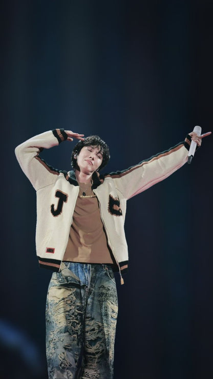 Jaqueta Jhope on the stage